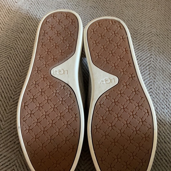 Ugg Slip On Sneakers size 6 - Picture 6 of 6